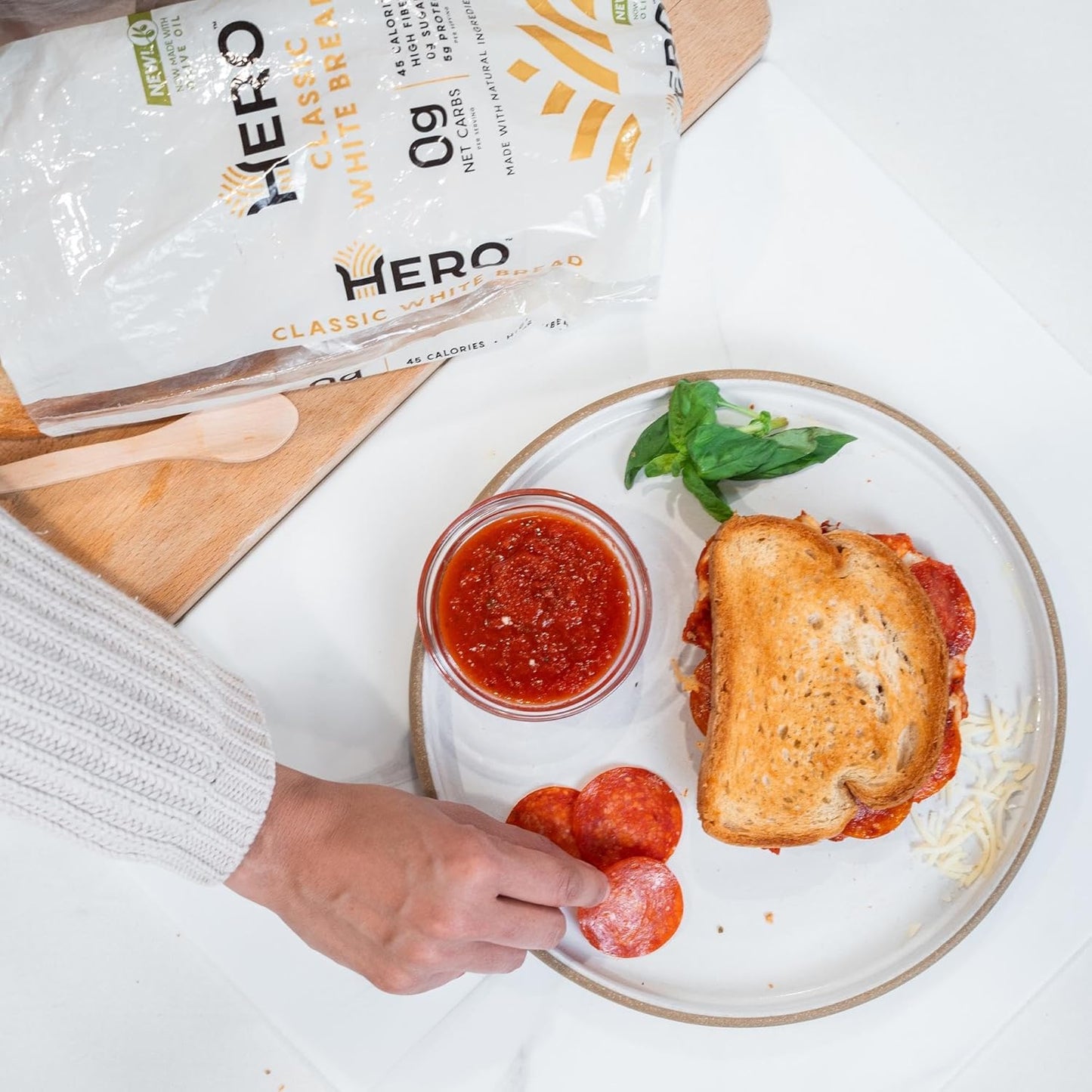 Hero Classic White Bread, 15 oz