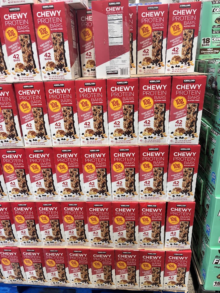 Kirkland Signature Chewy Protein Bar Peanut Butter & Semisweet Chocolate Chip 42 ct, 1.41 oz