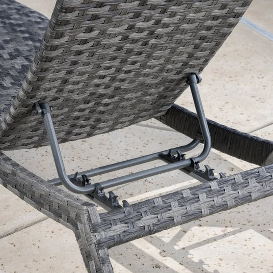 SunVilla Nora Woven Chaise Lounge *