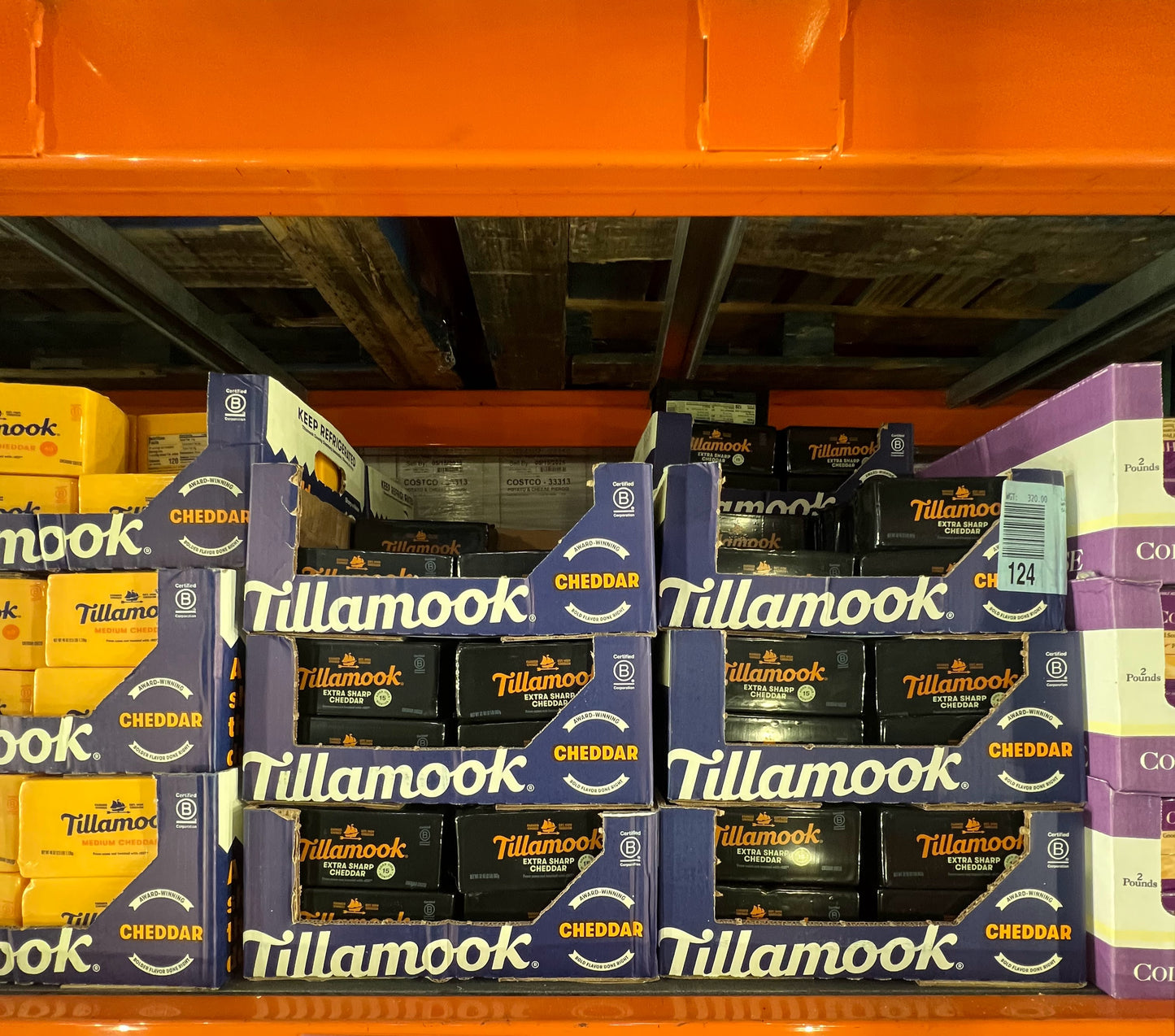 Tillamook Extra Sharp Cheddar Aged Over 15 Months, 2 lb