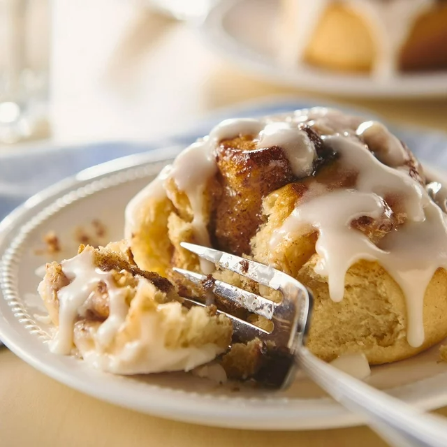 Pillsbury Grands! Cinnamon Rolls with Cinnabon Cinnamon and Original Icing, 5 ct., 17.5 oz