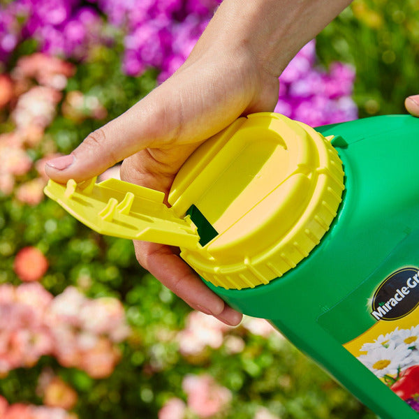 Miracle-Gro Shake 'n Feed All Purpose Plant Food 8 lbs